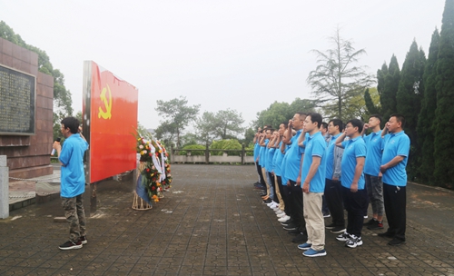 集團(tuán)組織優(yōu)秀班組長(zhǎng)開(kāi)展“三個(gè)一”活動(dòng)(圖1)