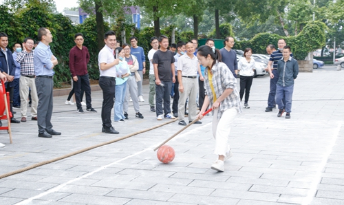 歡度中秋喜迎國慶 宜化集團(tuán)與宜昌市發(fā)改委共同舉辦趣味運(yùn)動(dòng)會(huì)(圖4)