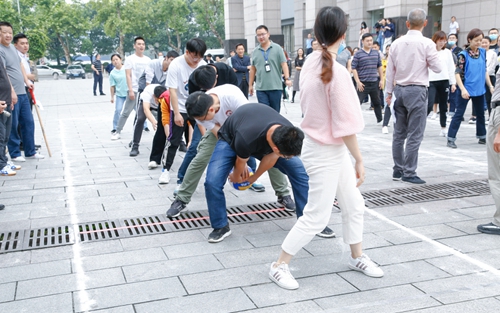 歡度中秋喜迎國慶 宜化集團(tuán)與宜昌市發(fā)改委共同舉辦趣味運(yùn)動(dòng)會(huì)(圖5)